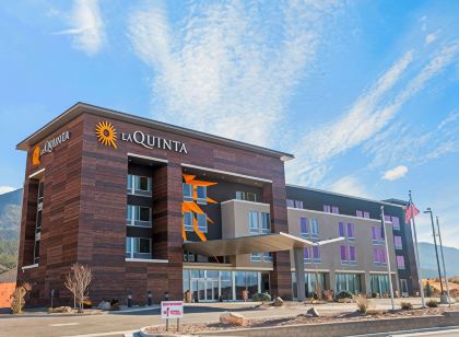 라 퀸타 인 & 스위트 시더 시티