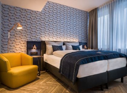 Holiday Inn - the niu, Welly Kiel