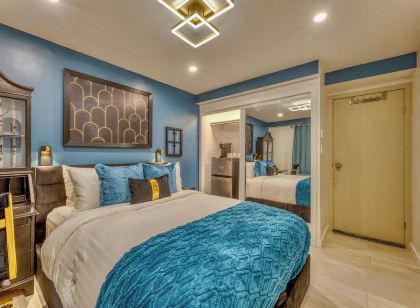 Art Deco Broadway Queen Room