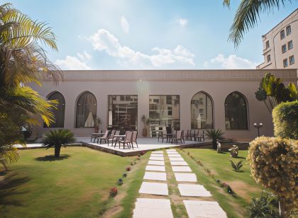 Grand Pyramids Hotel