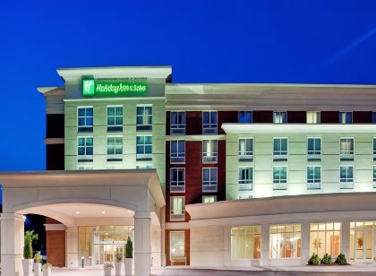 Holiday Inn & Suites Williamsburg-Historic Gateway