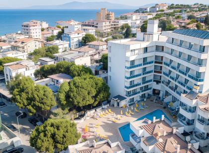 Ponz Hotel