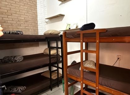 Pinheiros Hostel & Food
