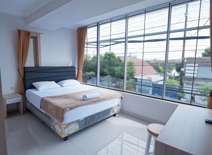 Urbanview le Reno Inn Wirobrajan by RedDoorz