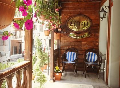 Artefes Hotel Old City