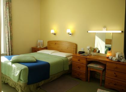 River Hotel