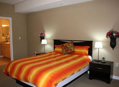 Oyhut Bay *Spacious 2BR/2BA+ Den Free WiFi Big Kitchen Gas Fireplace