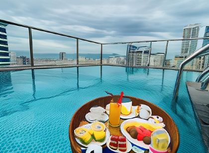 Sofiana My Khe Hotel & Spa- Rooftop Pool Bar