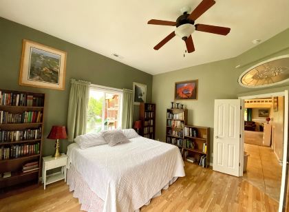 Cozy Apartment with Loft, Theater Room, & Gorgeous Mountain Views! Sleeps 8