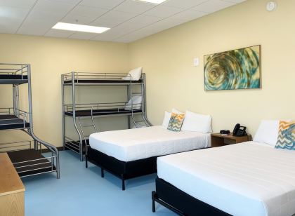 Travelodge by Wyndham Panama City Beach / Beachfront
