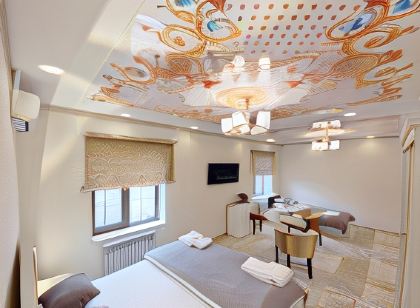 Nanosh East Hotel