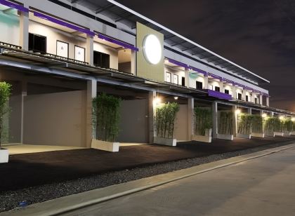 Eazy Motel B.a.n.g.n.a