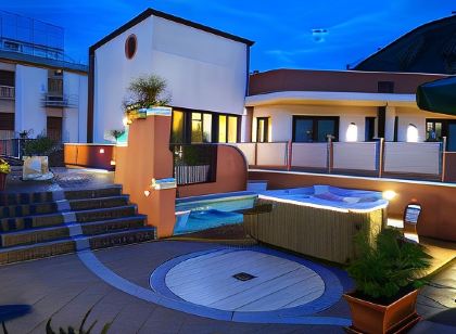 Artemis Hotel