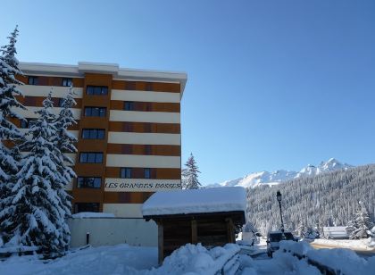 COURCHEVEL 1650, stand. apartment sleeps 8, 100 m gondola, covered parking.