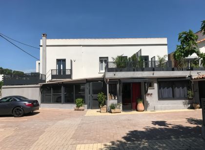 Hôtel Eden Cassis - centre-ville- piscine chauffée, jacuzzi et sauna - parking privé