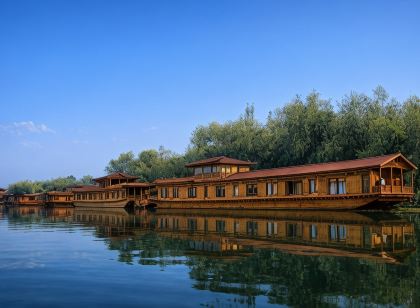 Mascot Houseboats