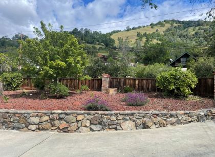 Beautiful 5 Bedroom, 3 bath waterfront home on Clearlake w/private hot tub