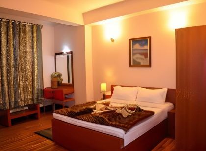 Hotel Red Cherry Residency