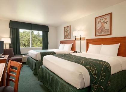 Travelodge by Wyndham Dunsmuir