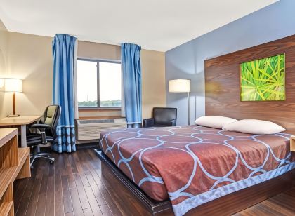 Super 8 by Wyndham Louisville Airport