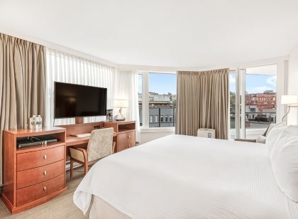 維多利亞麗晶海濱套房飯店