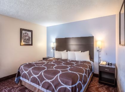 Super 8 by Wyndham Galesburg