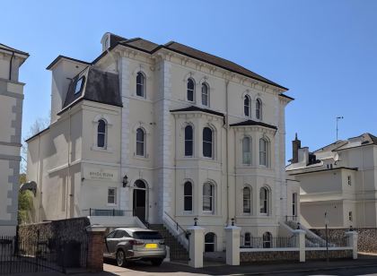 The Sheldon B&B - Free Private Parking