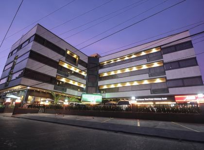 Holiday Plaza Hotel