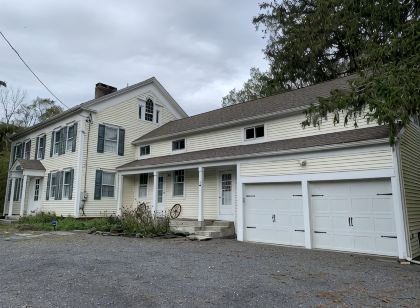 Mountain View Farmhouse, pool/hot tub, fire pit, 4 seasons porch, game room