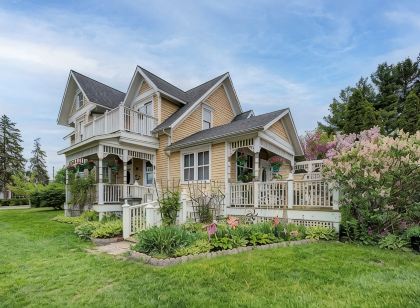 Charming Victorian, Private Hot Tub