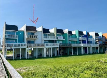 BEACH / OCEAN FRONT - 2 KING BEDROOM CONDO WITH BIG YARD THATS TOTALLY BEACHIN!!