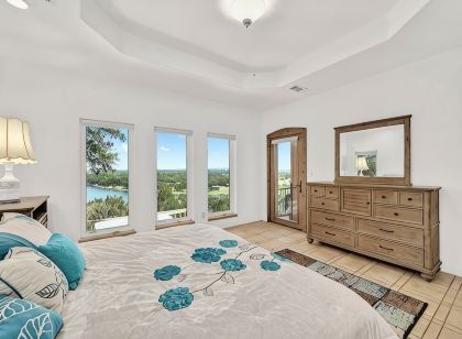 Panoramic View of Lake Marble Falls- 4BRM 10 Acres 1 King and 3 Queen Beds