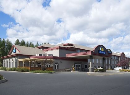 Days Inn & Suites by Wyndham Thunder Bay