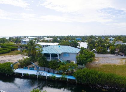 New listing 3bd/2bt Sleeps 8 "Sunset Paradise Villa" on canal Big Pine Key