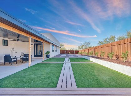 Spacious 4-bedroom Modern House with Gorgeous Mountain Views
