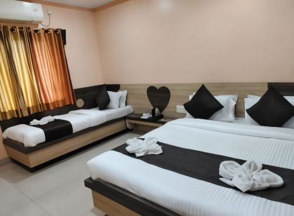 Hotel Sai Laxmi- Walkable Distance from Sai Baba Temple