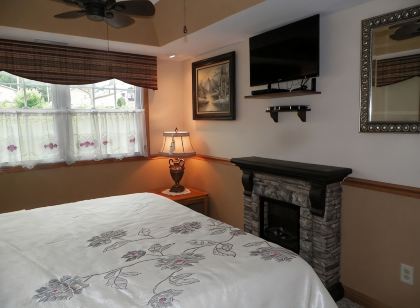 5 Blocks To The Beach ~ 2 Blocks To Downtown ~ Walk To Everything!