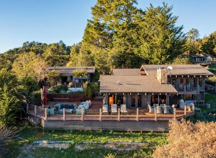 Premium Central Big Sur location, pool & spa, spectacular south views, 5 acres