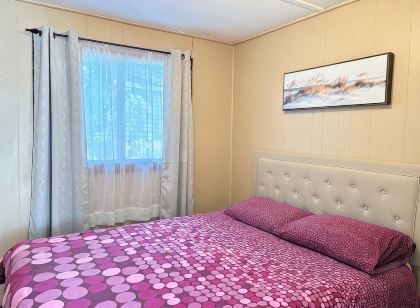 Walk to Beach 1 • Sleeps 9 • Free Parking & WiFi