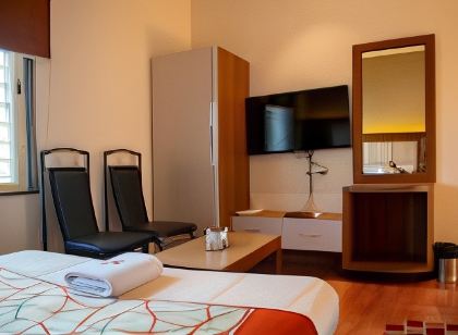 Hotel Rakshit International