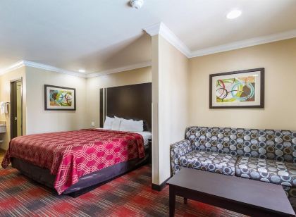 Econo Lodge Inn & Suites Escondido Downtown