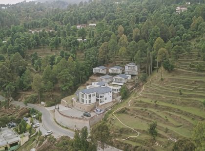 Spellmount - Himalayan View Infinity Pool Resort in Kausani