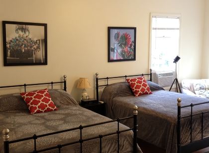 Historic Downtown Bristol Apartment
