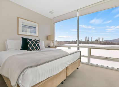 Sullivans Cove Apartments