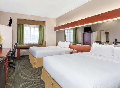 데이즈 인 바이 윈덤 니어 캔자스 스피드웨이