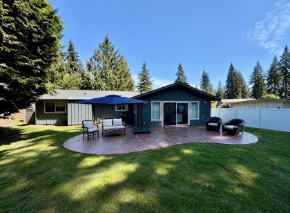 Careys Refuge - Family Retreat with Huge Fenced Yard