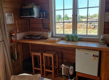 Cosy insulated Cabin 30 km from Christchurch Airport. 2 nights minimum stay