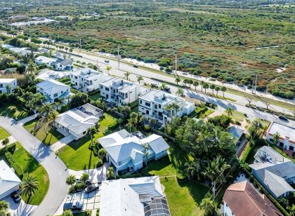Salt Hausbrandnew! 6Br/6BA Contemporary Retreat, Heated Pool/Spa. Walk to Beach!