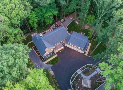 The Athena hideaway - hottub, firepit, lake & racetrack