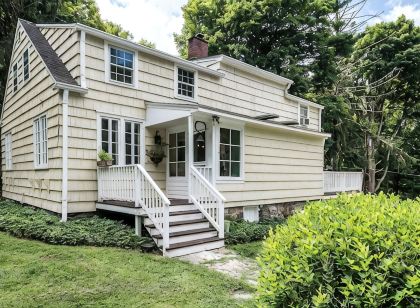 4-Bedroom House in Horse Country North Salem with WiFi, AC, Fitness Room